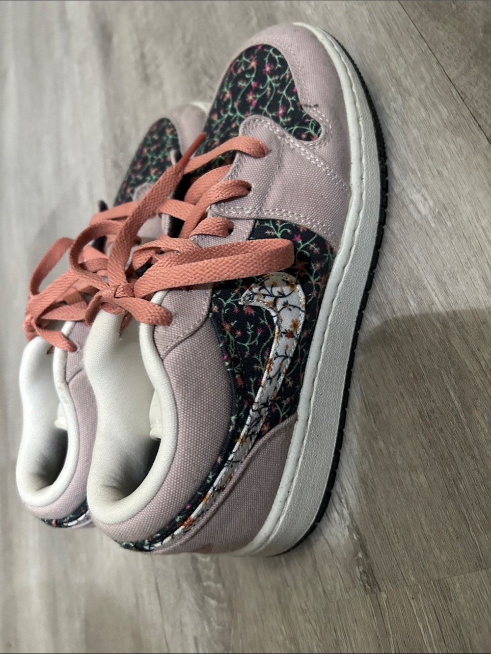 Jordan, Kids Pink Floral Sneakers, size 6 - Picture 2 of 6